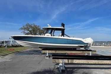 33' Boston Whaler 2022 Yacht For Sale